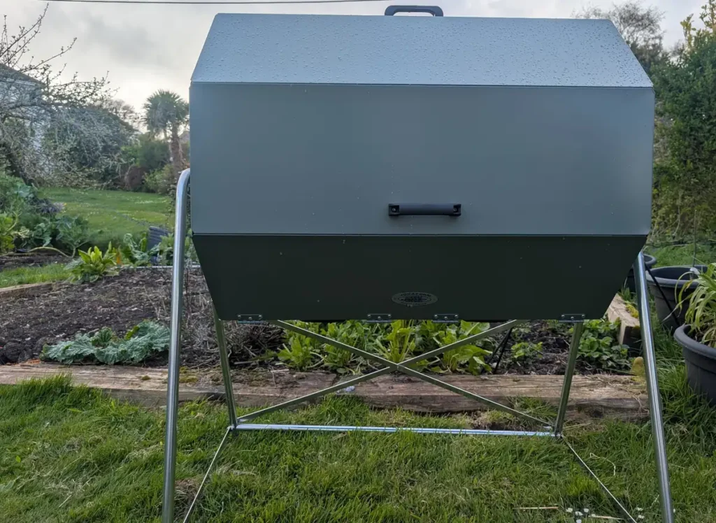 Joraform in front of veg pattern. 