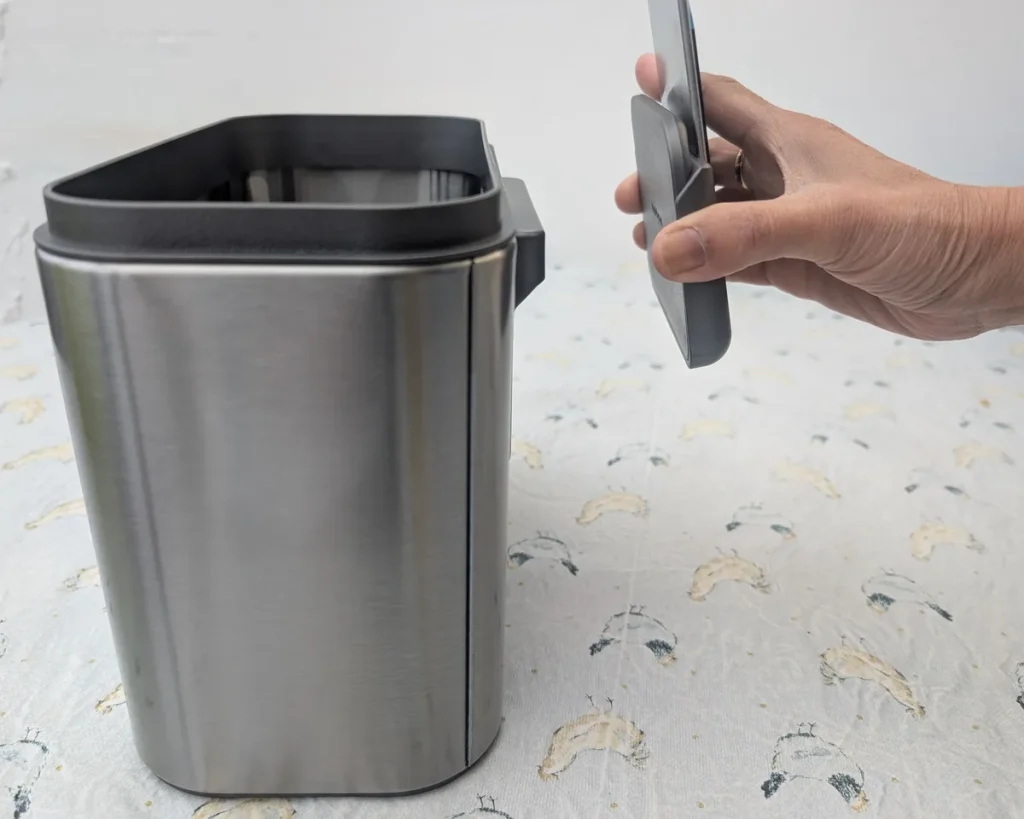 Attaching the mount. 